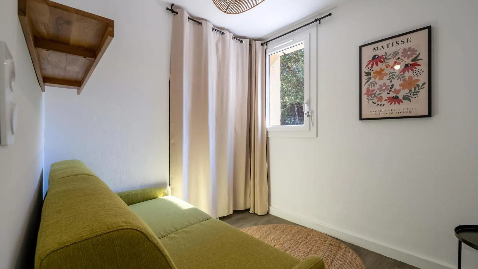 Nice Provencal Cottage In A Tourist Residence La Roque-sur-Pernes