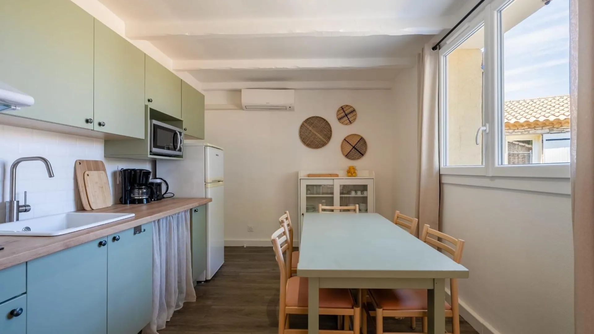 Nice Provencal Cottage In A Tourist Residence La Roque-sur-Pernes